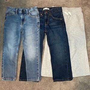 3 pairs 5T pants- like new! Jeans and sweatpants.